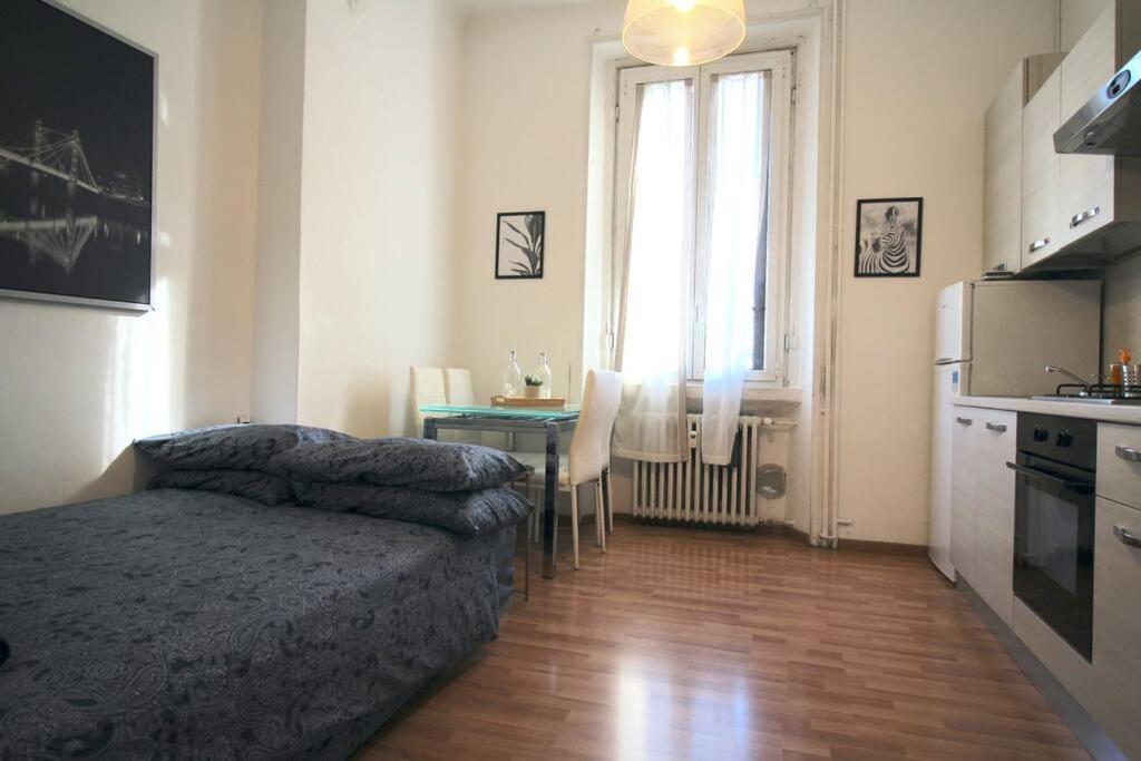 Splendido Bilocale A 4 Fermate Dal Duomo Apartman Milánó Kültér fotó