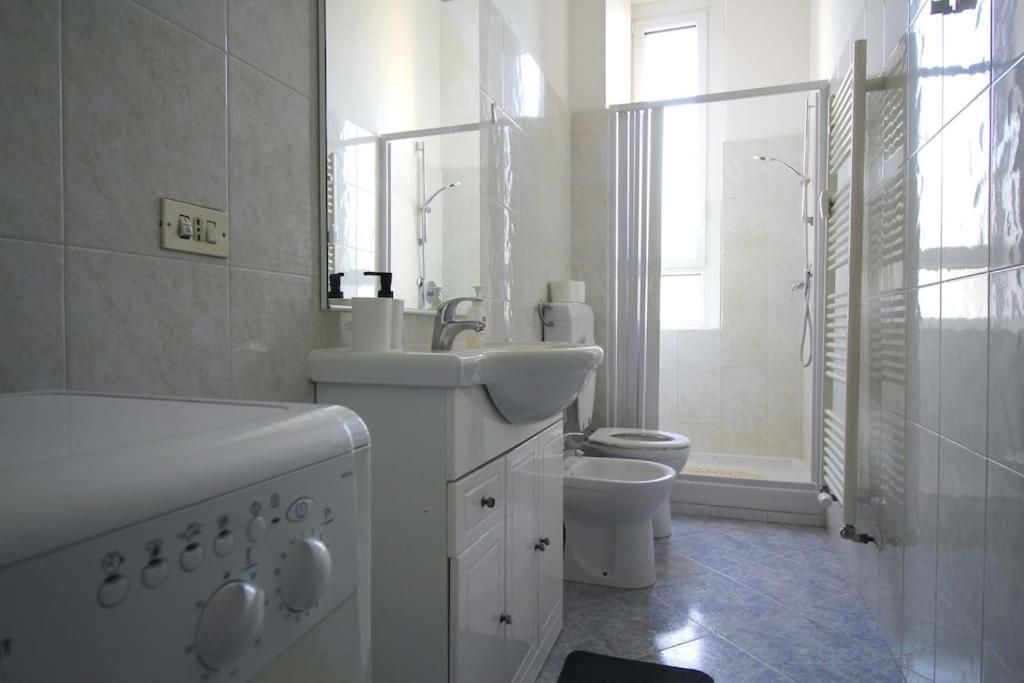 Splendido Bilocale A 4 Fermate Dal Duomo Apartman Milánó Kültér fotó